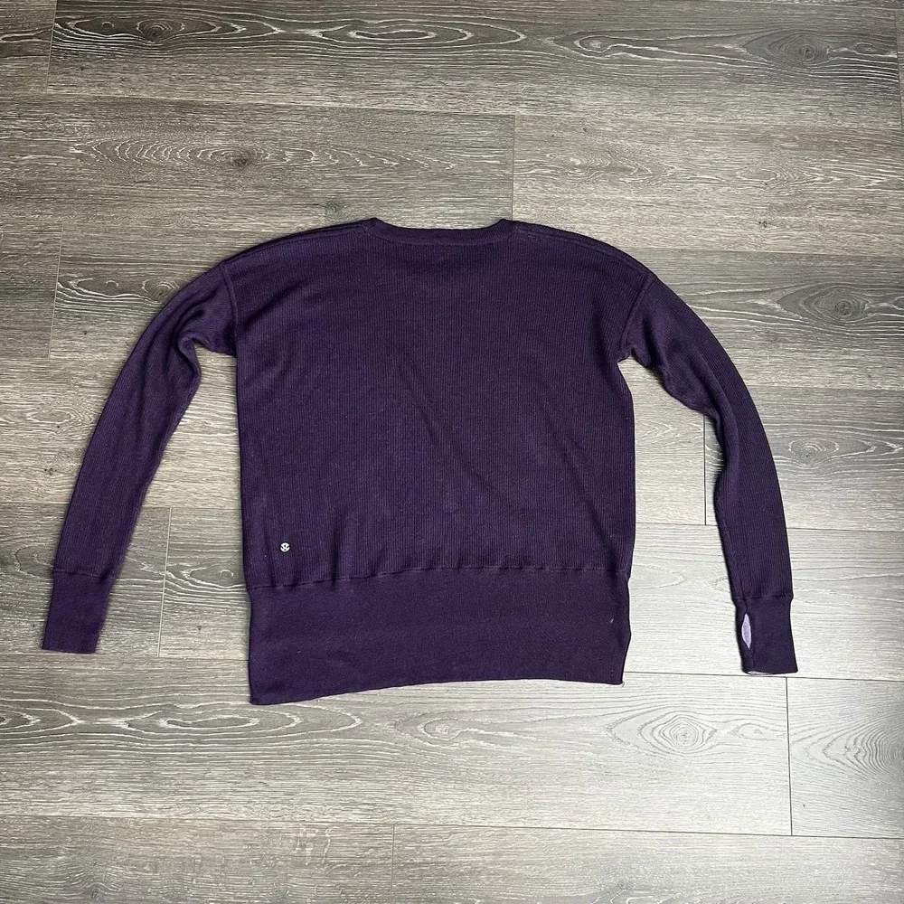 Lululemon Sweater Women's Approx Size‎ 10 Purple Thumbholes Pullover Reversible
